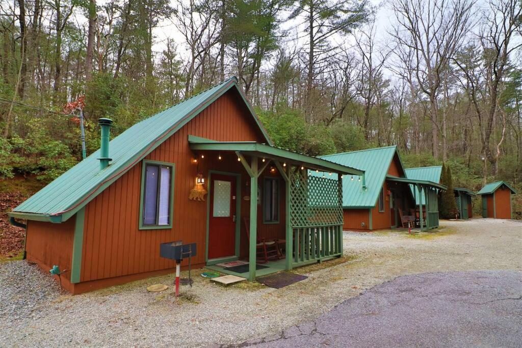 Cozy Cabin W/ Fireplace 3 Minutes To Helen! #2. Eksteriør bilde